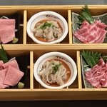 鮮度自慢の【肉刺し三種盛】◎焼肉居酒屋ならではの豊富なレパートリーで、お酒が進みます！