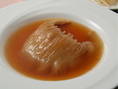 上海蟹味噌入りフカヒレの姿煮込み（尾びれ）
