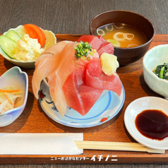 欲張り！三色まぐろ丼