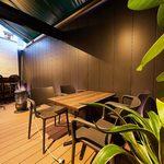 開放感あるテラス席でのお食事やお酒は、いつもと違った特別感があり、贅沢な時間を楽しめます！