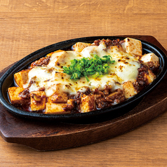 チーズ麻婆豆冨/チーズ生春巻きのヤンニョムソース/玉ねぎの赤味噌チーズ焼き/揚げ出し豆冨 各