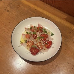 真鯛といちごのカルパッチョ