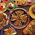 コースは3500円飲み放題付。人気のパエリアから生地から手作りピザ、ワッフルアイスまで豪華7品