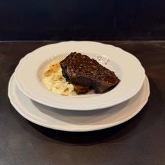 牛頬肉の赤ワイン煮込み