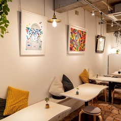 熟成スパイス薬膳カレーと生プリンの店 鎌倉８こまちの雰囲気1