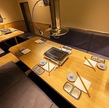 焼肉酒場 べごべご 中野の雰囲気1