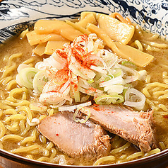 煮干しと鰹節が香る出汁の旨味！〆の特製醤油らーめんの写真