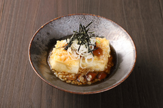 むき蕎麦となめこ餡の揚げ出汁豆腐