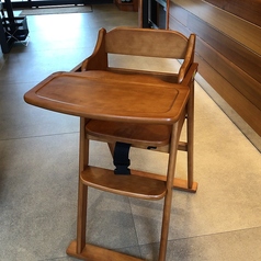 お子様椅子も3脚用意しています。お子様連れも大歓迎！