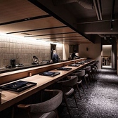 職人の手さばきを間近で見ることができるカウンター席を完備。 臨場感を楽しみながら、さばきたての新鮮な蟹を一番良い状態でご提供いたします。お一人様でも気兼ねなくご利用いただける席です。