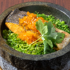 銀鮭ととびっこの石焼釜飯