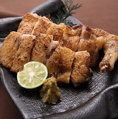 千葉県の銘柄鶏「水郷赤鶏」を使ったお料理を豊富にご用意。水郷赤鶏本来の旨味が楽しめる水炊きや、焼き、天婦羅など様々な鶏料理をお楽しみ下さい。その他、様々な一品料理に使われている食材も、素材や産地にとことんこだわっております。