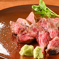 板で焼き上げる名物とん平焼きと贅沢和牛ステーキ