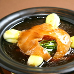 12時間鶏をまるごとじっくり煮こんだぐつぐつの濃厚なブラウンスープ。記念日などの特別な日に♪