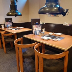 テーブル席は４名様用×７卓ございます。テーブル席をご希望のお客様はご要望欄に「テーブル席希望」と明記してください。(当日の予約状況によっては別の種類の席のご用意の可能性がございます。予めご了承ください。)