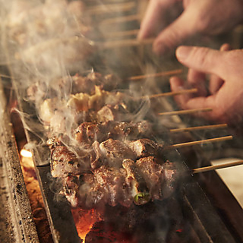 串焼きを中心に鶏料理や、お酒に合う居酒屋メニューをお楽しみいただけます！