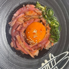 低温調理のタン塩ユッケ/低温調理の鶏レバ刺し/低温調理の砂ずり刺し