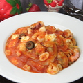料理メニュー写真 シーフードとモッツァレラチーズのトマトスパゲティ