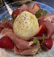 ブッラータチーズと生ハム&季節の果物