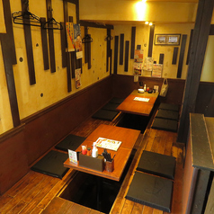 落ち着いてゆっくりと飲みたい方は掘りごたつをご利用ください◎6名席、6名席、4名席、最大16名席