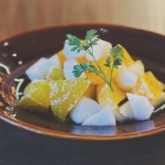 季節の果実のピクルス