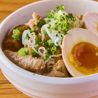【絶品煮込み】さすけ名物の"塩もつ煮込み"+煮卵入り♪