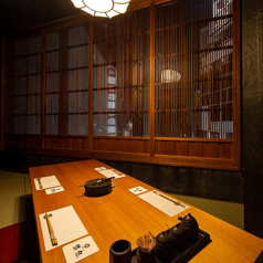 【ご宴会/接待にオススメ】5名様用の個室をご用意しております。当店はお飲み物も品数豊富に取り揃えております！女性の方でも飲みやすいフルーティーな日本酒やワイン、シャンパンなどもございますのでデートなどで是非ご利用ください！