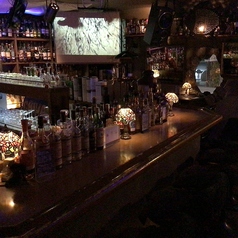 コの字型のカウンター席