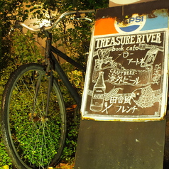 トレジャーリバーブックカフェ TREASURE RIVER book cafeの外観2