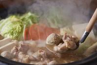濃厚　鶏白湯スープで食す自慢の「水炊き」鍋