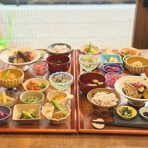 京野菜を主役に季節と向き合い、手間ひま惜しまず仕立てる。目にも美しいワンプレート