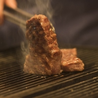 ダイナミックに焼き上げるステーキ