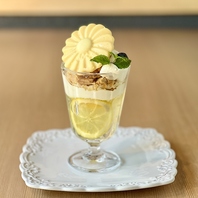 【限定】お花ケーキのレモンパフェ