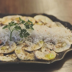 生マッシュルームと削りパルミジャーノのサラダ