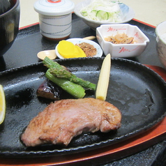 ★まぐろ・ホホ肉定食