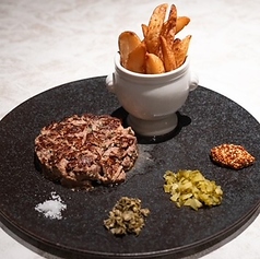 38　牛フィレ肉のステーキアッシェ　ポムフリット