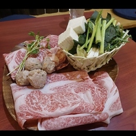 昭和レトロな空間で味わう「極上の馬刺しと肉料理」