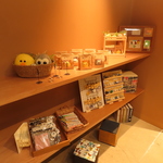 お洒落で落ち着いた店内。SNSでシェアしたくなる、お洒落なカフェレストラン。