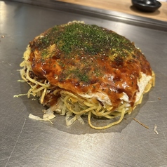 自社製麺・自家製ソース使用の名物・お好み焼き