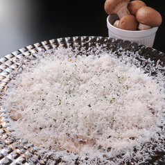 生マッシュルームとパルメジャーノのトリュフカルパッチョ