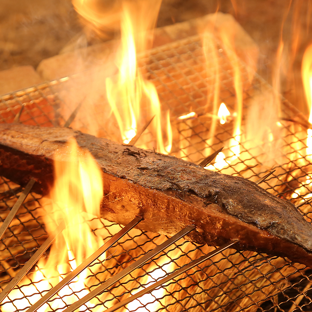 自慢の藁焼き「鰹のたたき」は絶品◎藁の香りと食感は癖になる美味しさ☆