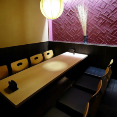 2名～8名様まで利用可能な掘りごたつ個室があります。お誕生日や記念日など、特別な日のお祝いにもご利用ください。美味しい料理と心地よい空間で、思い出に残る素敵な一日を演出いたします。お気軽にご相談ください♪