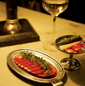 隣接する有料駐車場があるので、車での訪問も安心です。観光やショッピングのついでに、手軽に美味しい料理を楽しめるこのお店で、特別なひとときを過ごしてみませんか?地元の新鮮な食材を使った料理が揃っています。訪れるたびに新しい発見があるかもしれません♪お腹を満たし、リラックスした時間をお楽しみください!