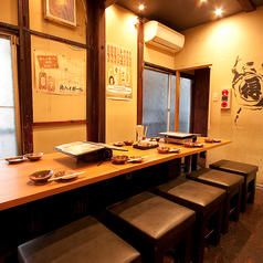 【貸切】落着きある当店のフロア貸切は、最大26名様までご対応可能となっております。企業宴会、結婚式2次会、バースデーパーティーなどにおすすめです!品川の路地裏にあり隠れ家のような当店…!「お祭り」をイメージした、古き良き日本情緒を感じさせるアットホーム空間となっております~!