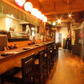 1人でも気軽に立ち寄れるカウンター席！店主と会話を楽しむことができます♪