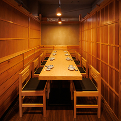 《中人数様向けテーブル個室》【6名様から8名様】広々としたテーブル席でお食事をお楽しみください。