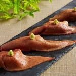 牛タン本来の歯ごたえに、わさびのアクセントが◎牛タンを大胆に寿司に仕上げました♪