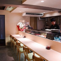 板長の技を間近で楽しむカウンター席