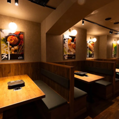 心地よい照明が灯るソファー席で、友人との語らいや大切な方との記念日など、プライベートな時間を過ごすのに最適です。ソファーで、美味しい料理と共に心ゆくまでリラックスしていただけます♪ぜひお気軽にご来店くださいませ！