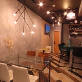 オシャレなプライベート利用や二次会利用にもおすすめな「LOMA KITCHEN&BAR」は、単品飲み放題やカラオケも完備しております!